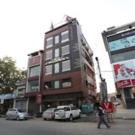 Hotel Surya Continental Lucknow Buitenkant foto